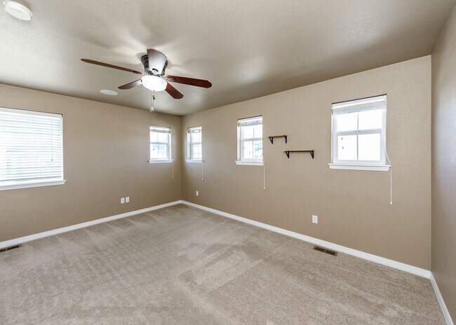 Building Photo - Westside 3 Bed Townhouse in Gold Hill Mesa