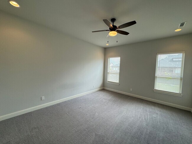 Building Photo - Stunning Bentonville Home