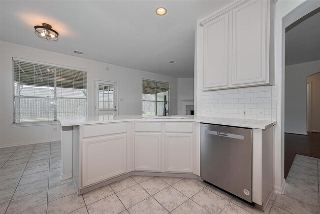Building Photo - 15603 Mustang Island Dr