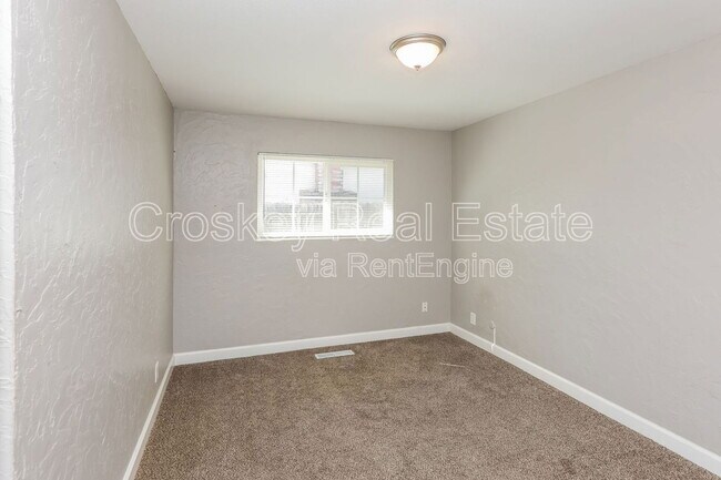Building Photo - 929 Jensen Cir
