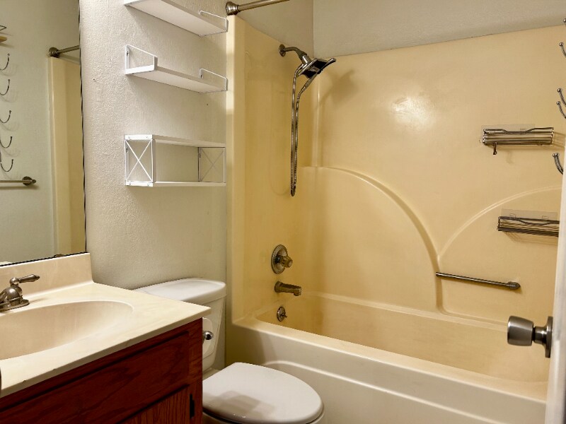 Building Photo - 1907 Cottonwood St