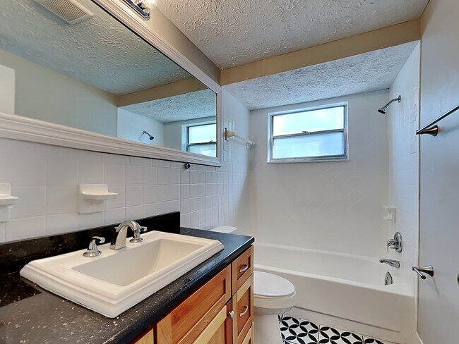 Building Photo - 7431 San Moritz Dr