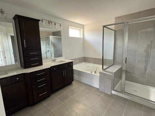 Building Photo - 1168 Carlisle Pl