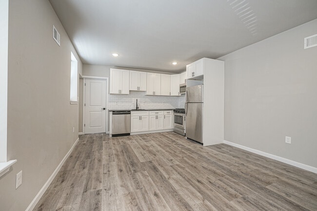Building Photo - 2114 Mifflin St