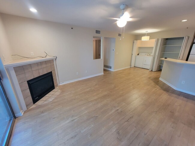 Building Photo - Immaculate 2 Bedroom, 2 Bath Top Floor Con...