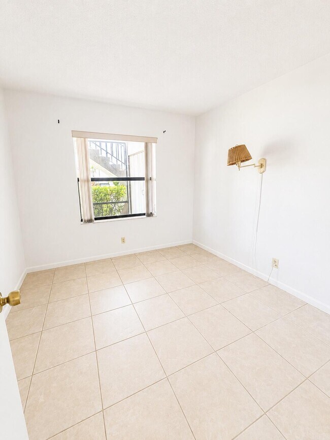 Building Photo - 7178 Golf Colony Ct