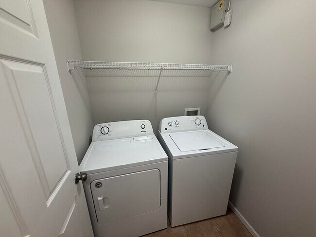 Building Photo - 1432 Bodie Dr