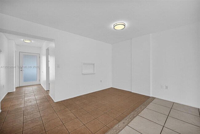 Building Photo - 1075 NE Miami Gardens Dr