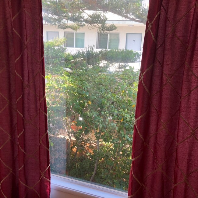 Building Photo - 811 4th St