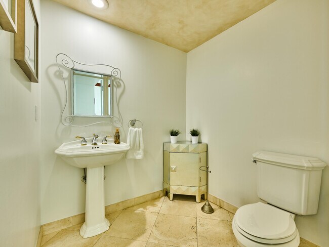 Building Photo - 3720 S Ocean Blvd
