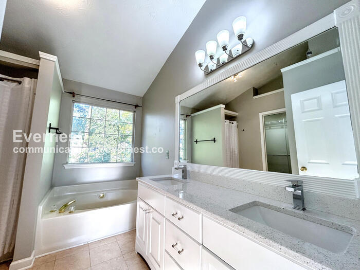 Building Photo - 4350 Sentinel Pl