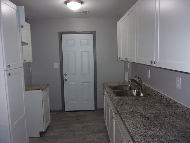 Building Photo - 3452 Austinwood Dr