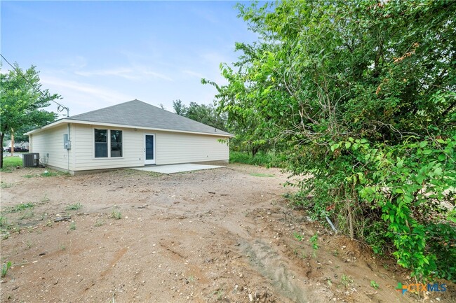 Building Photo - 230 Plum St