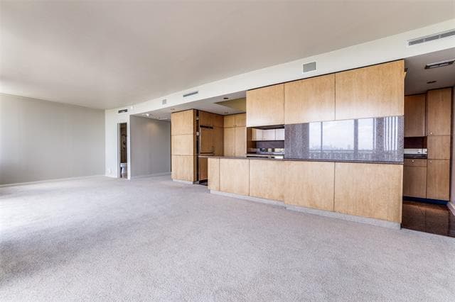 Building Photo - 6211 W Northwest Hwy