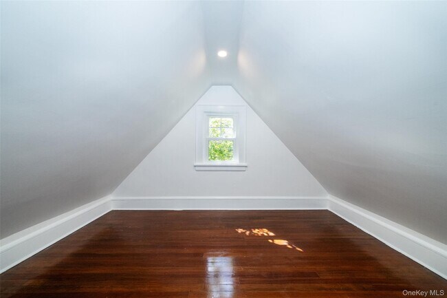 Building Photo - 162 Rockingstone Ave