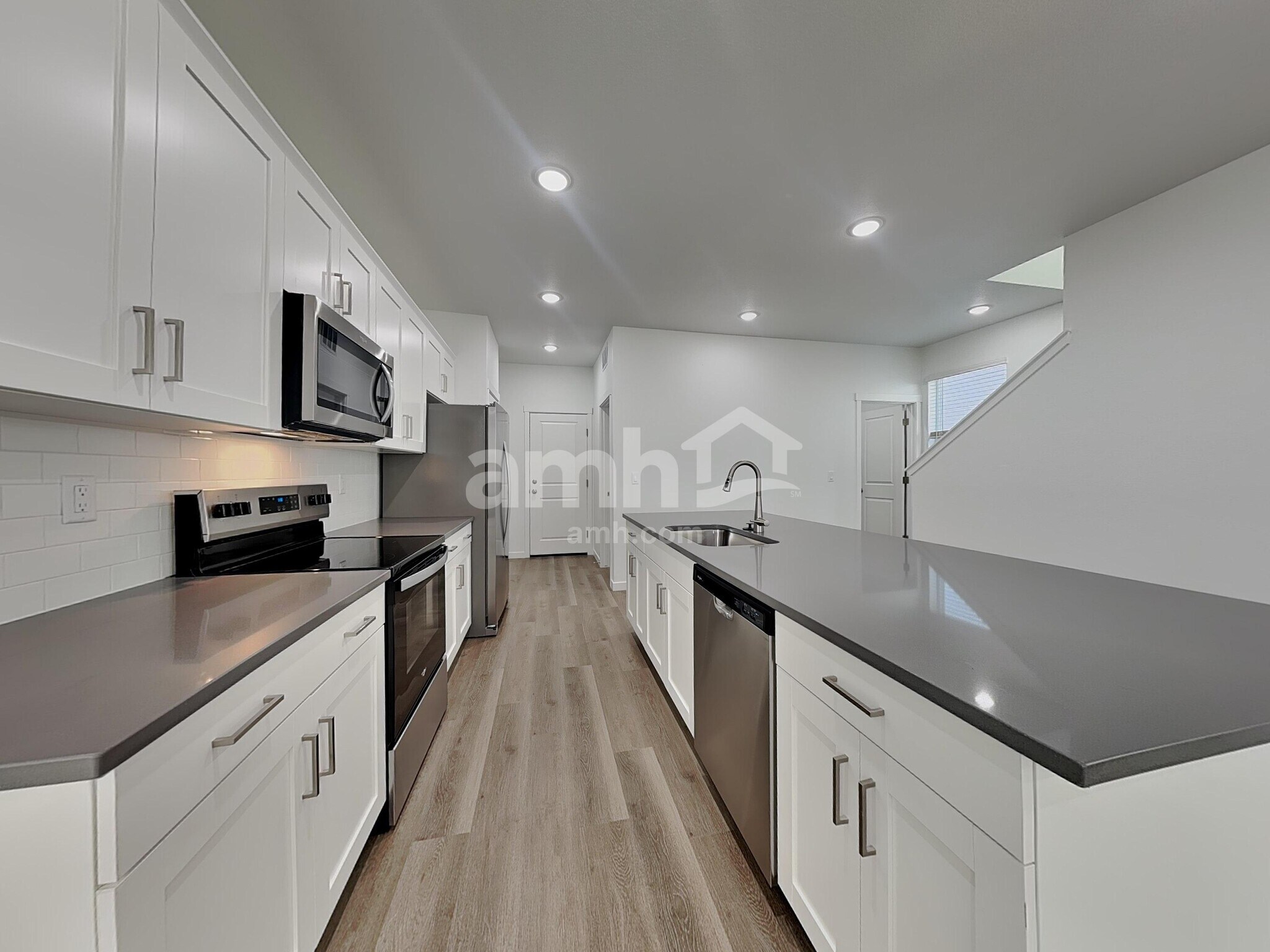 Building Photo - 360 N Addison Way