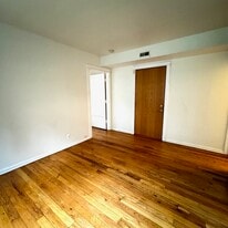 Building Photo - 115 n Hancock st