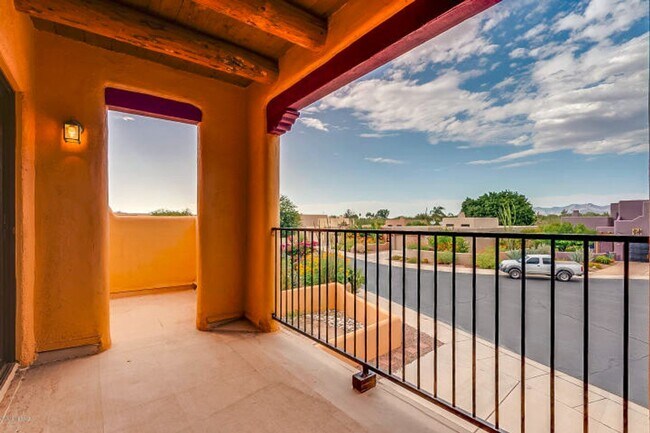 Building Photo - Charming 3 Bedroom 2 & 1/2 Bath Sante Fe H...