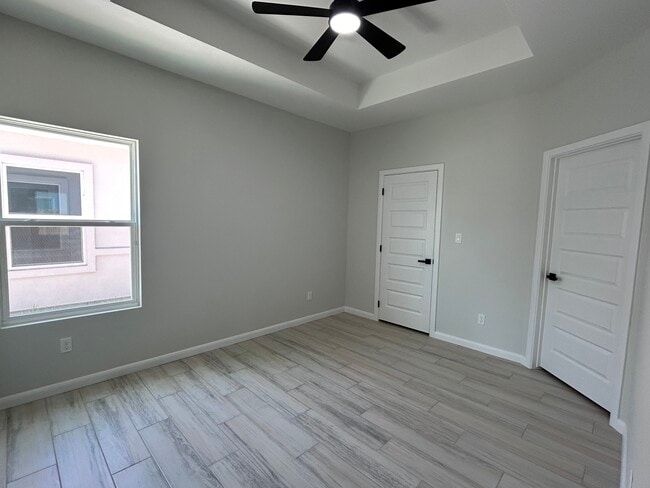 Building Photo - 1019 N Clarence Ave