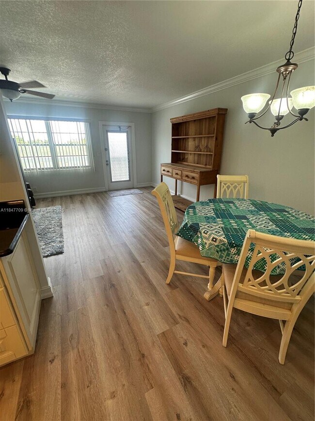 Building Photo - 4027 Swansea Crescent