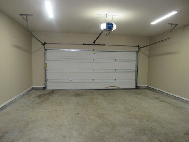 Building Photo - 6106 Eusebio Dr