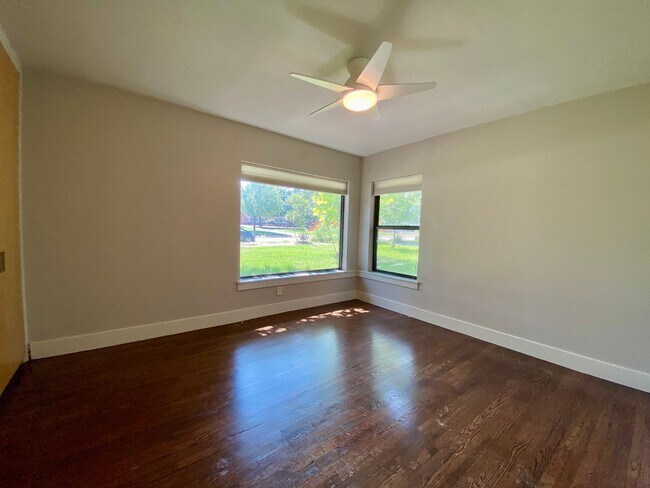 Building Photo - Charming 4 Bedrooms, 3 Bathrooms Home in Allandale!!!!