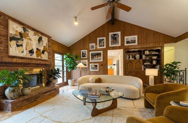 Building Photo - 14060 Agusta Dr