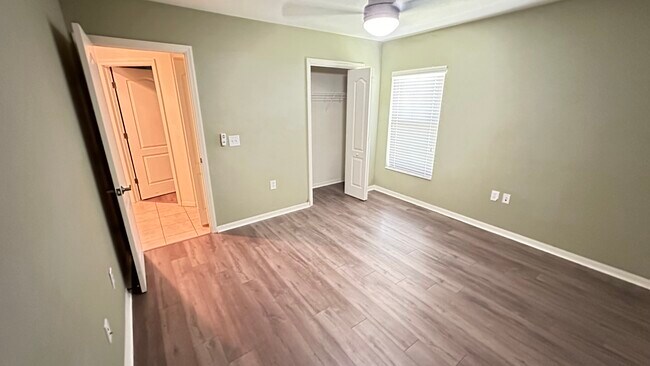 Building Photo - 2401 Nesslewood Dr
