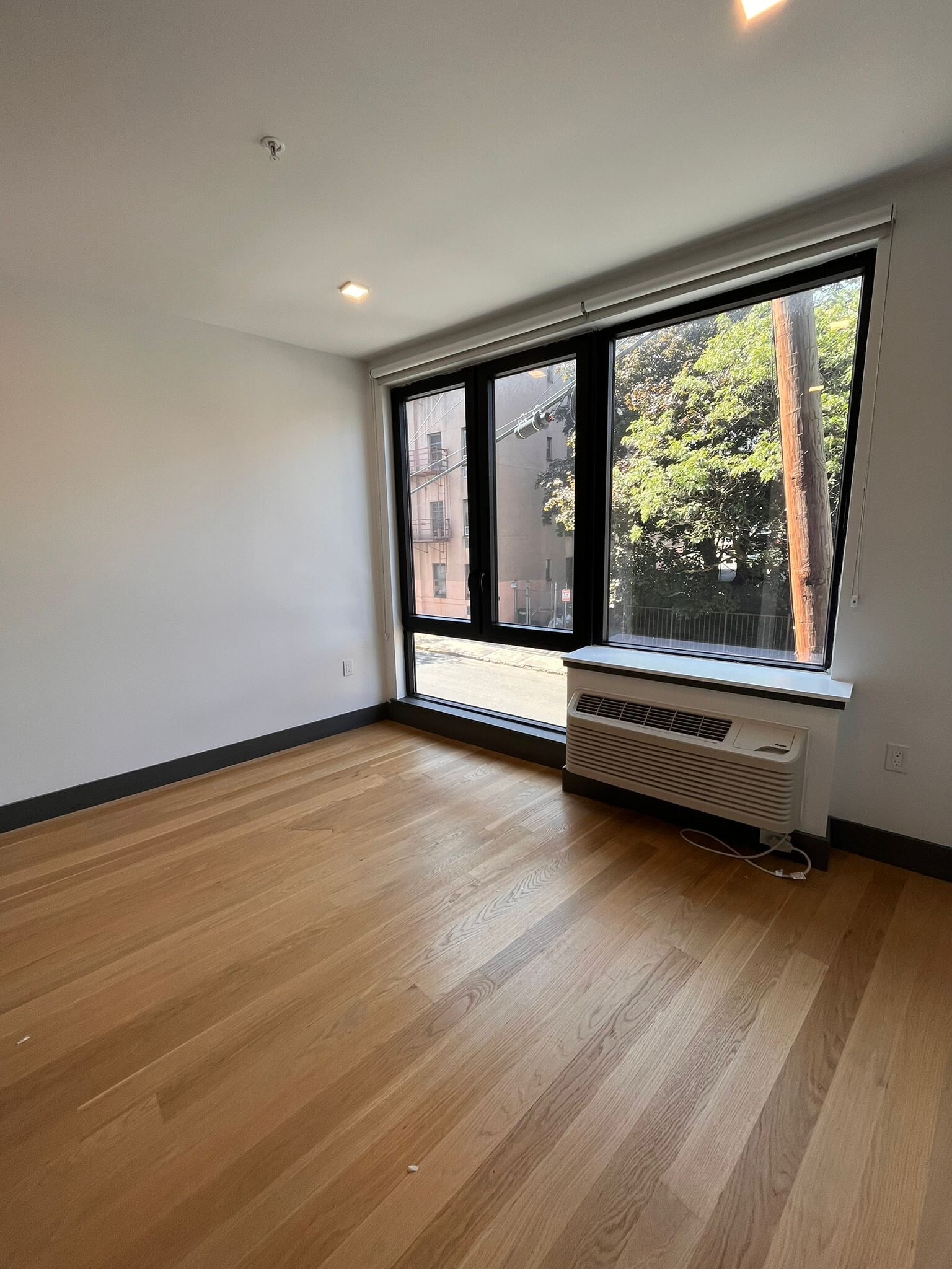 Building Photo - 324 Arlington Ave