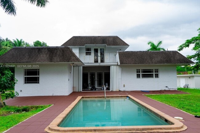 Building Photo - 901 SW 121st Ave