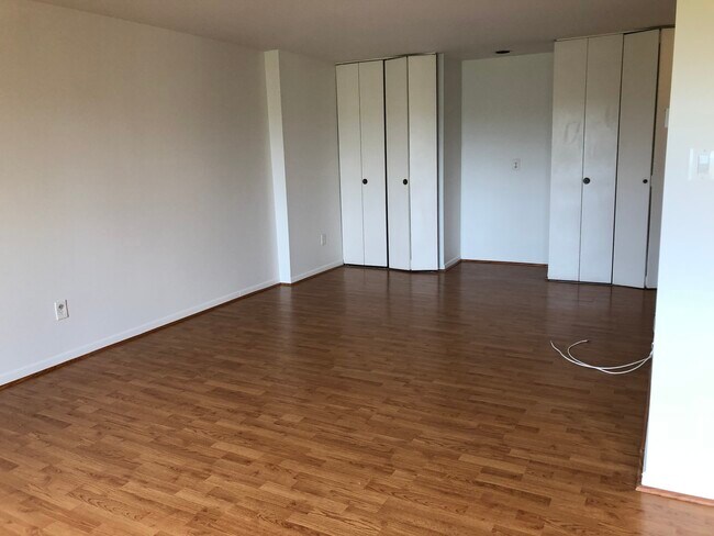 Living Area - 3101 S Manchester St