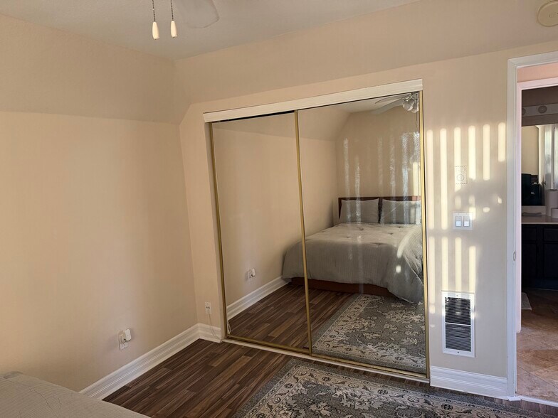 Building Photo - 8889 Caminito Plaza Centro