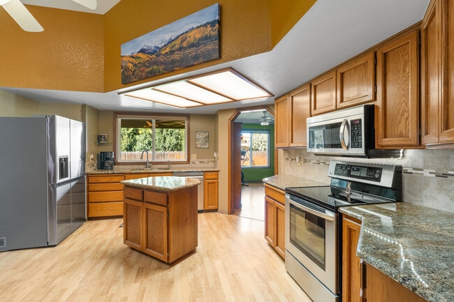 Building Photo - 10490 W Wildrose Ct