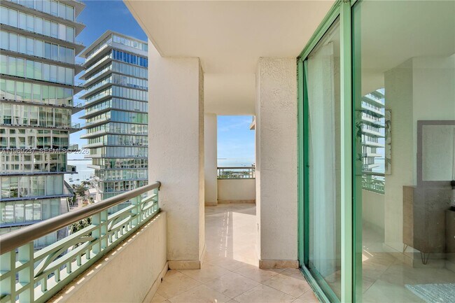 Building Photo - 3350 SW 27th Ave