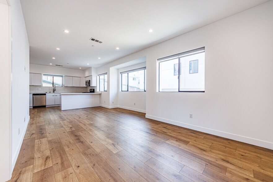 Building Photo - 705 N Benton Way