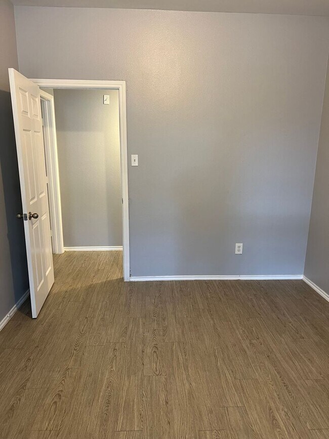 Building Photo - Eagle Springs Home Ready for Immediate Occupancy