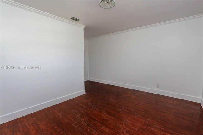 Building Photo - 1404 Plunkett St