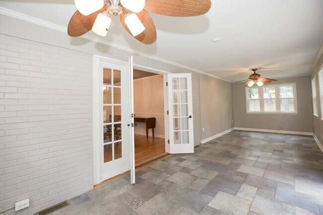 Building Photo - Stunning home in Weymouth Woods Southern P...
