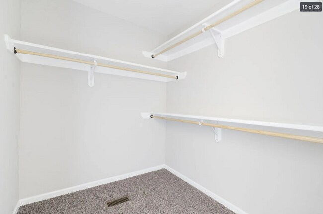 Building Photo - GORGEOUS 4 BED 2 BATH