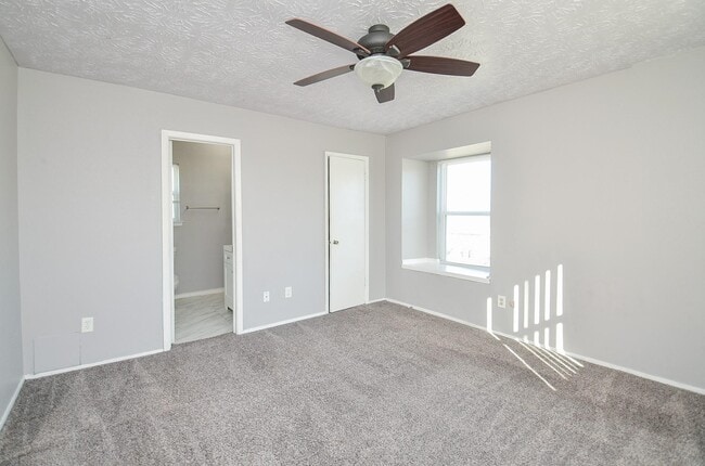 Building Photo - 18723 Lippizaner Dr