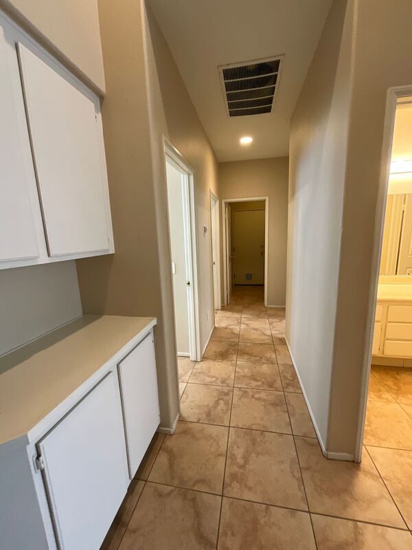 Building Photo - 39769 Candy Apple Way