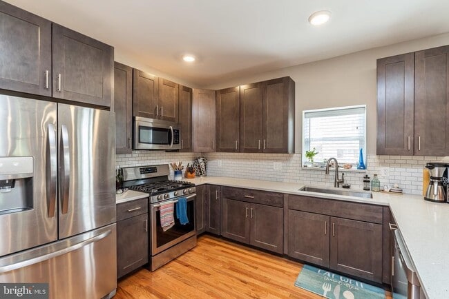 Building Photo - 365 Bonsal St