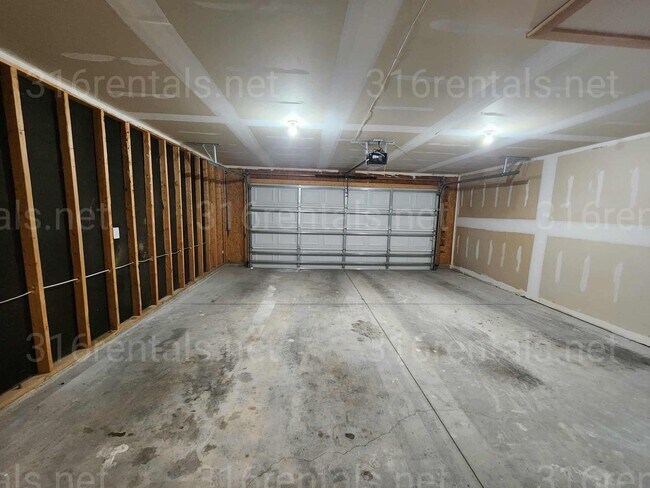 Building Photo - 1809 E 69th Ct N