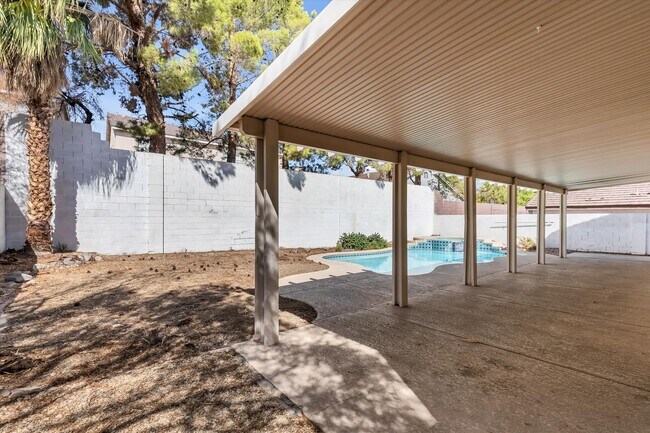Building Photo - 75 Vallejo Verde St