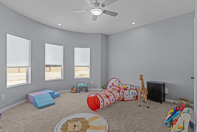 Building Photo - 12029 W Palomino Dr