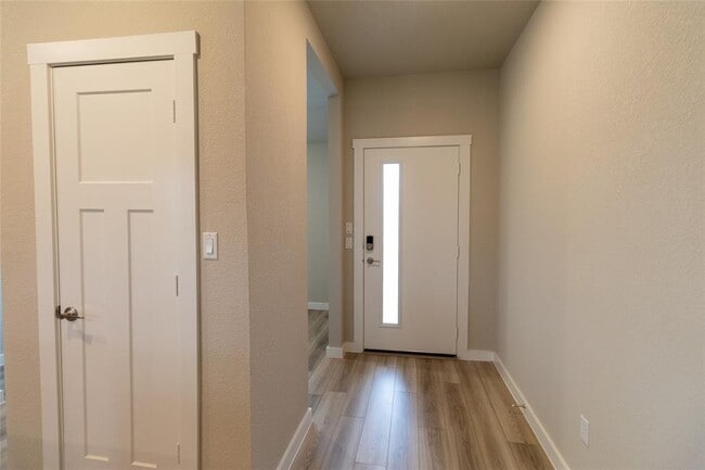 Building Photo - 325 Coda Xing