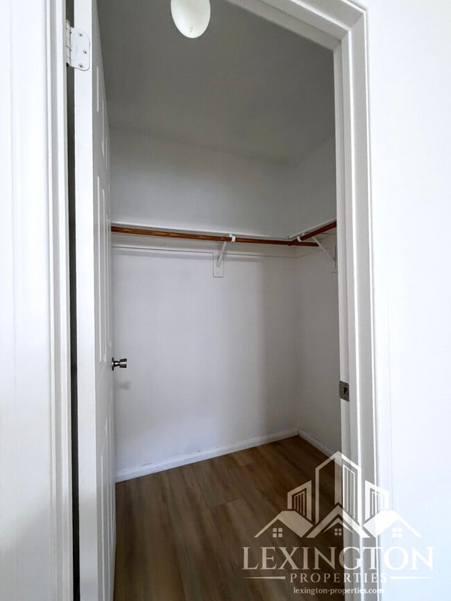 Building Photo - Stunning, 2BD/1BA, Condo in the Villaggio Community off Madison Ave. and Auburn Blvd.! ***Move-in...
