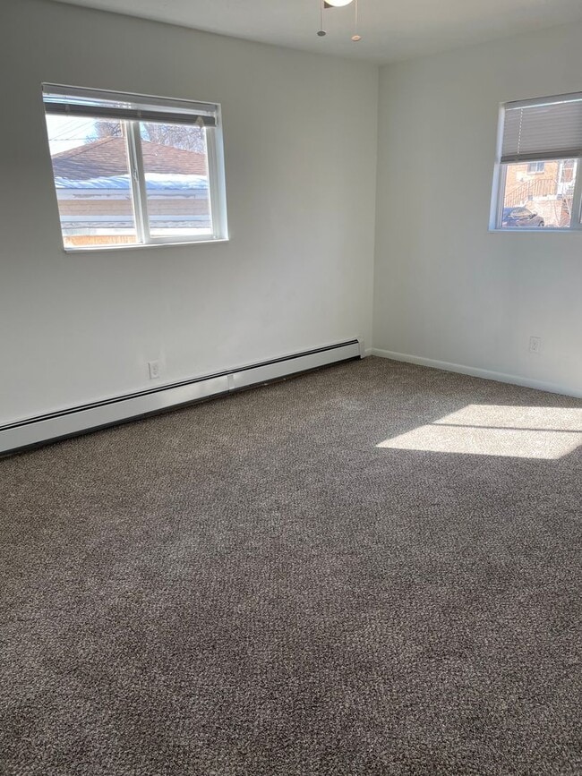 Building Photo - Updated 3 Bed, 1 Bath Upper Unit in Greeley!