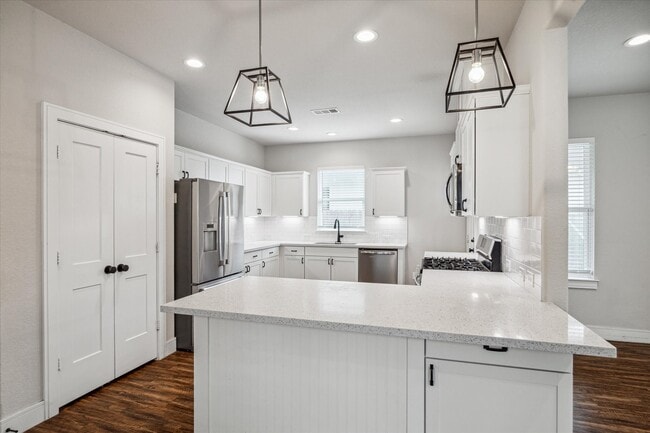 Building Photo - 2515 Delafield St