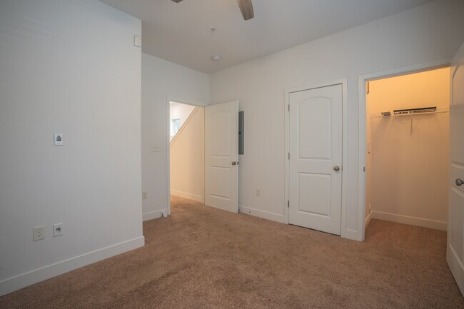 Building Photo - 1032 Skyline View Way